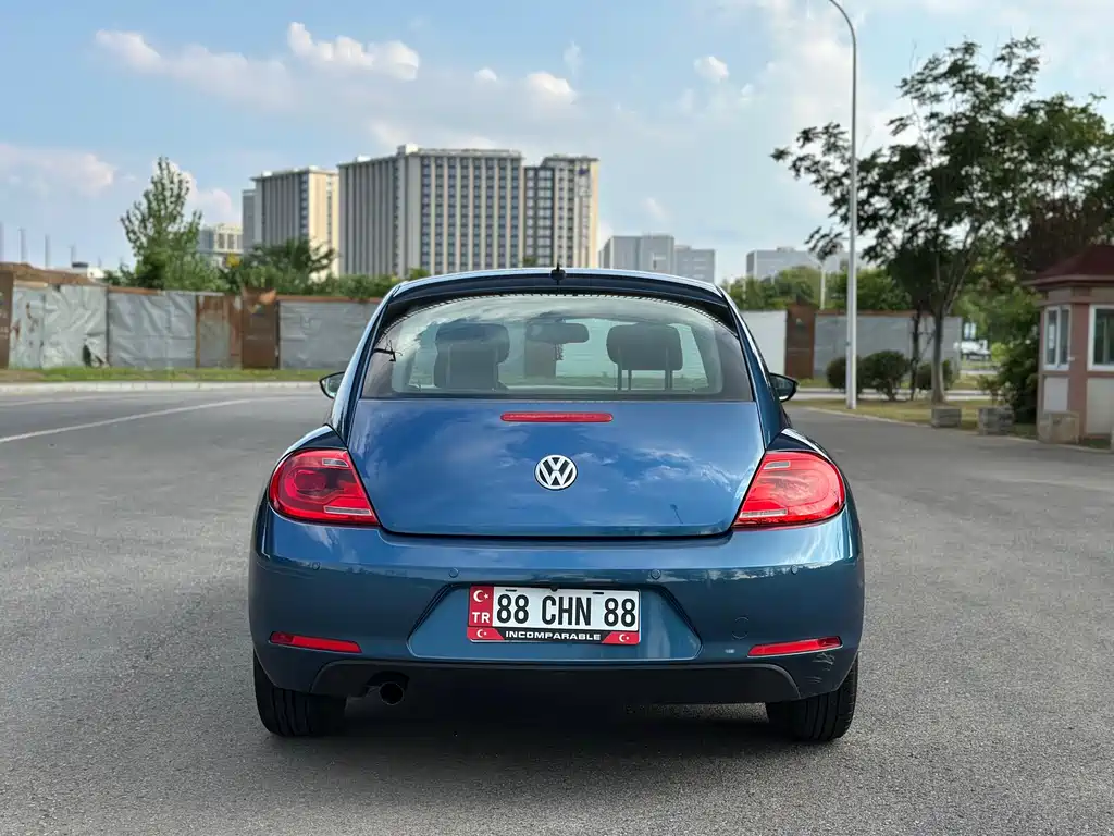 VOLKSWAGEN BEETLE