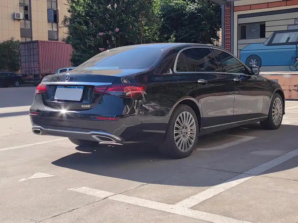 MERCEDES-BENZ E CLASS