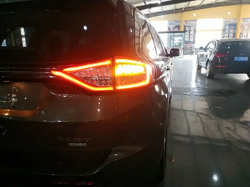 Ford Edge — миниатюра 8