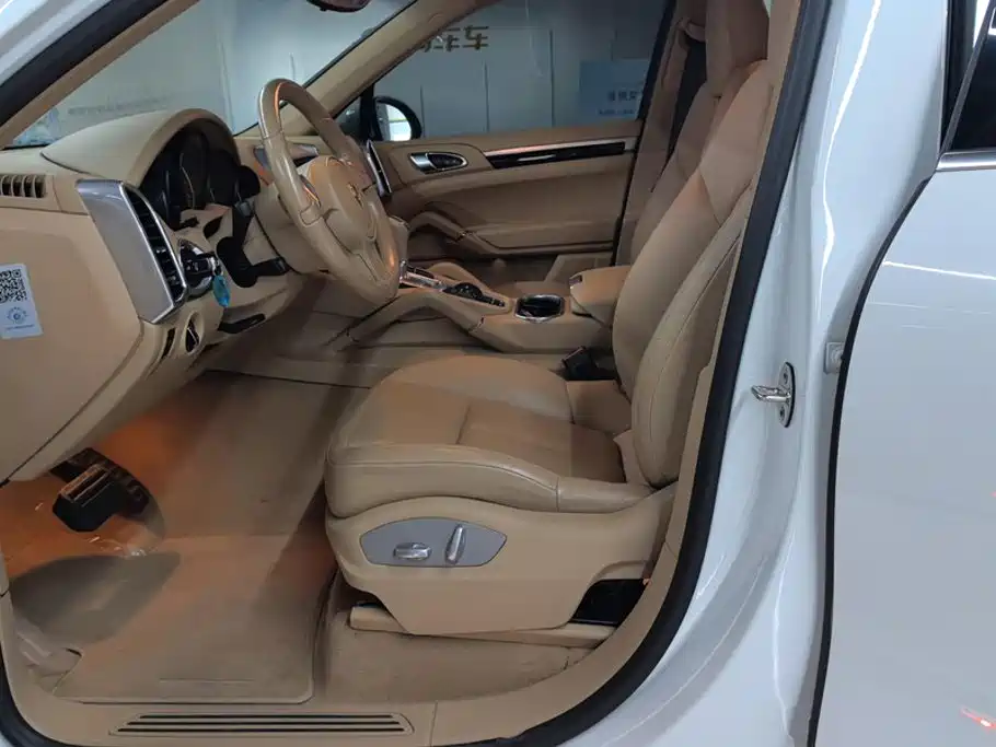 Porsche Cayenne — миниатюра 9