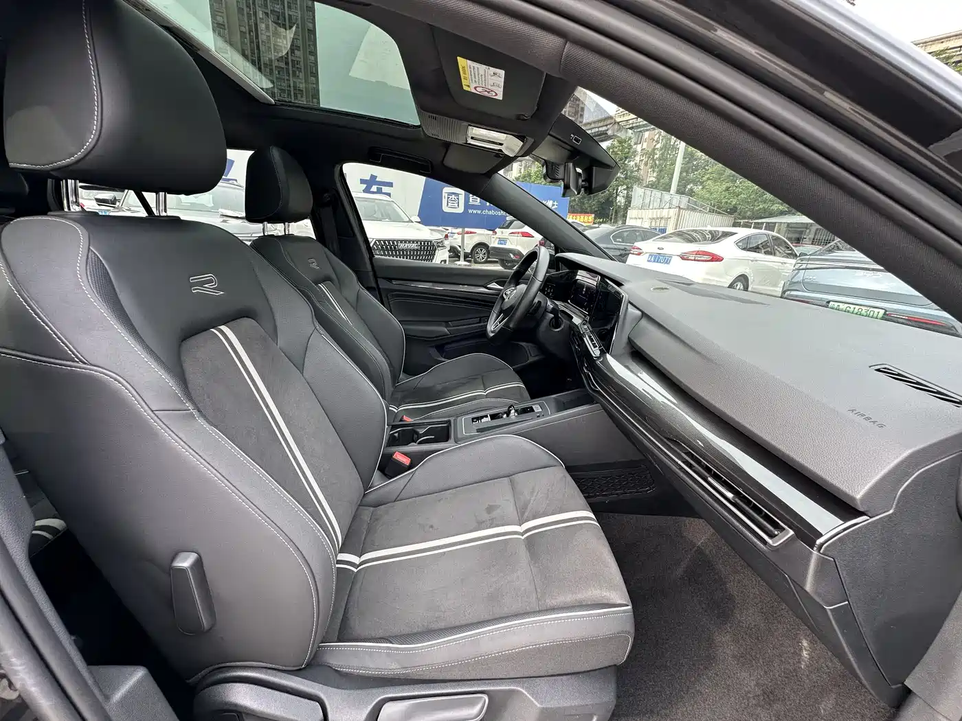 Volkswagen Golf 2022 Silver/gray из Китая, фото 5