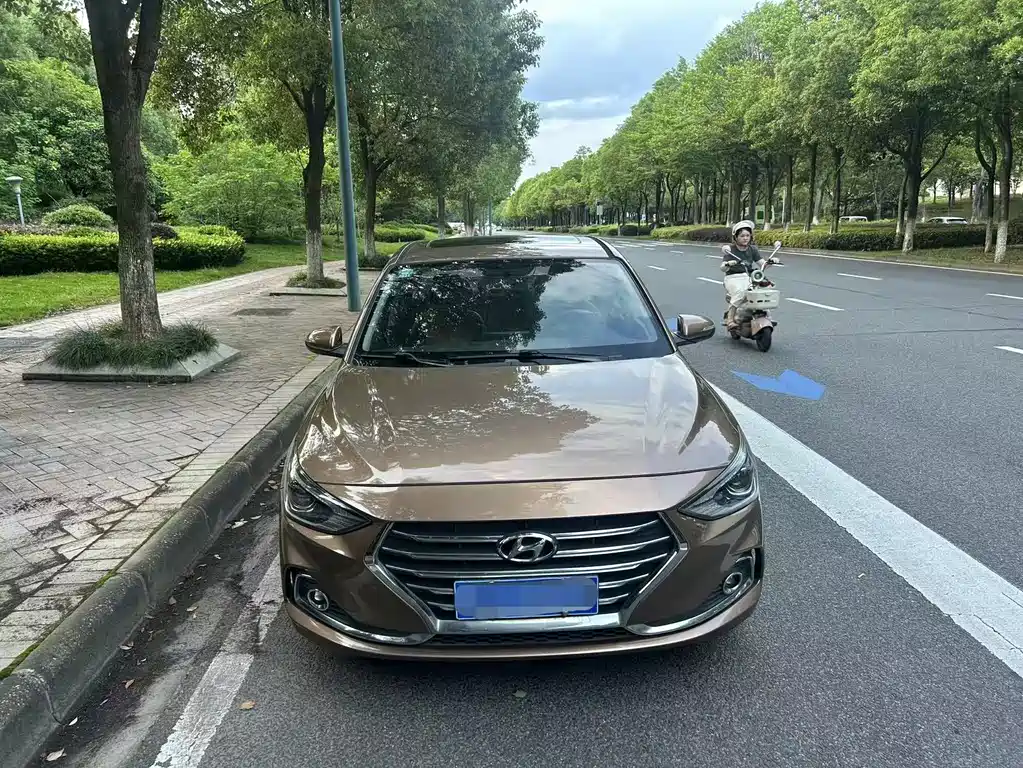 Купить Hyundai Elantra