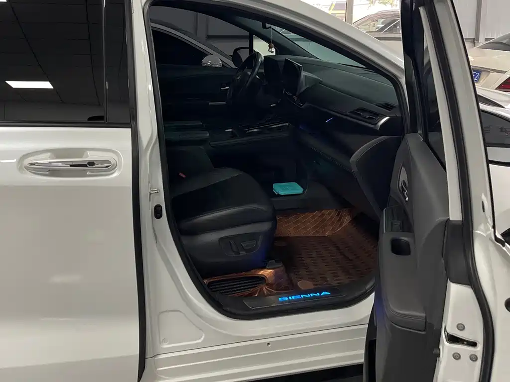 Toyota Sienna 2.5L Hybrid Supreme Edition, фото 5