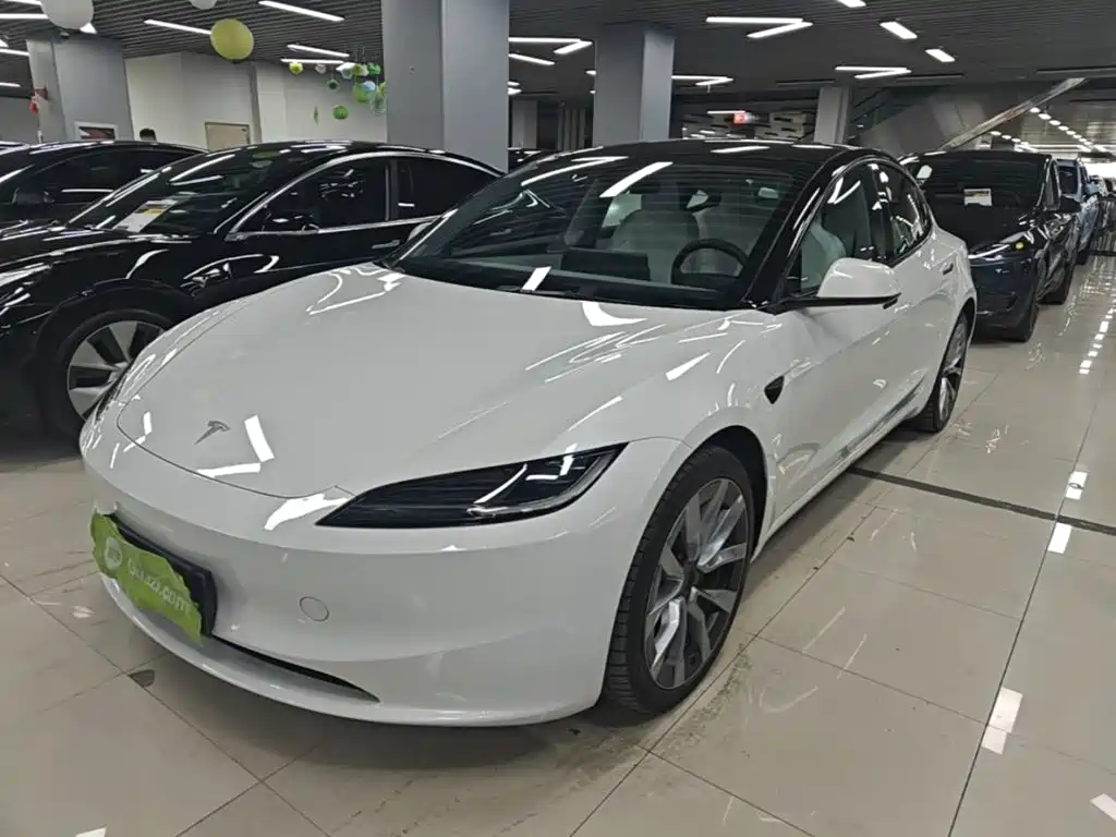 Tesla Model 3 — миниатюра 2