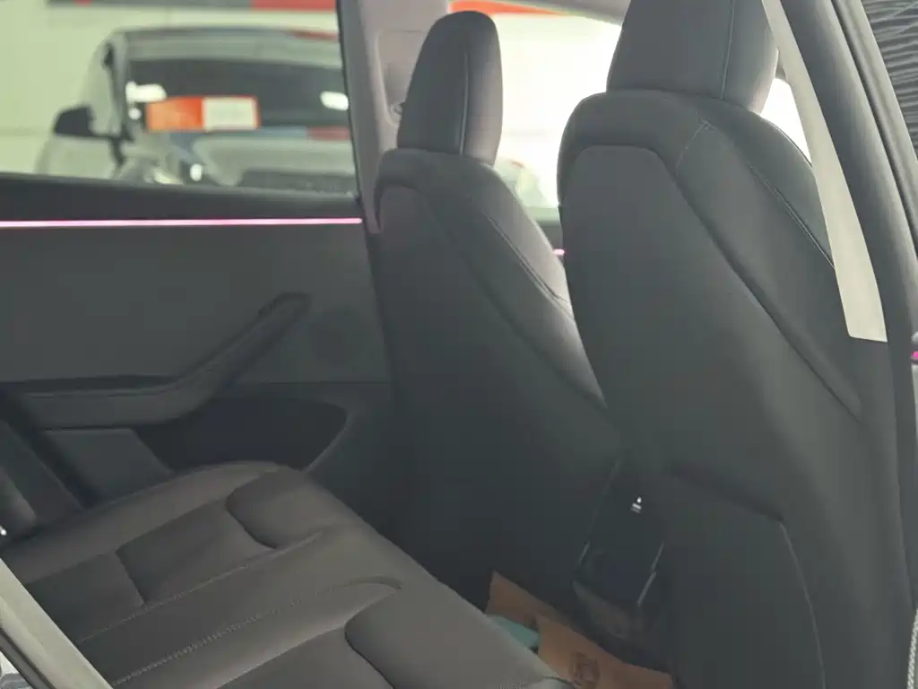 Tesla Model 3 — миниатюра 13