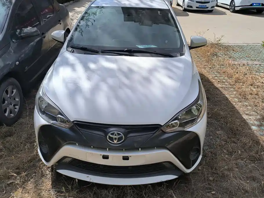 Toyota Yaris L — миниатюра 2