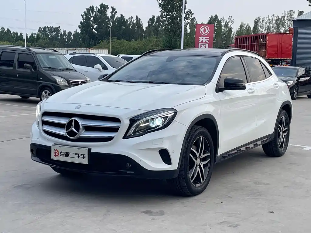 MERCEDES-BENZ  GLA