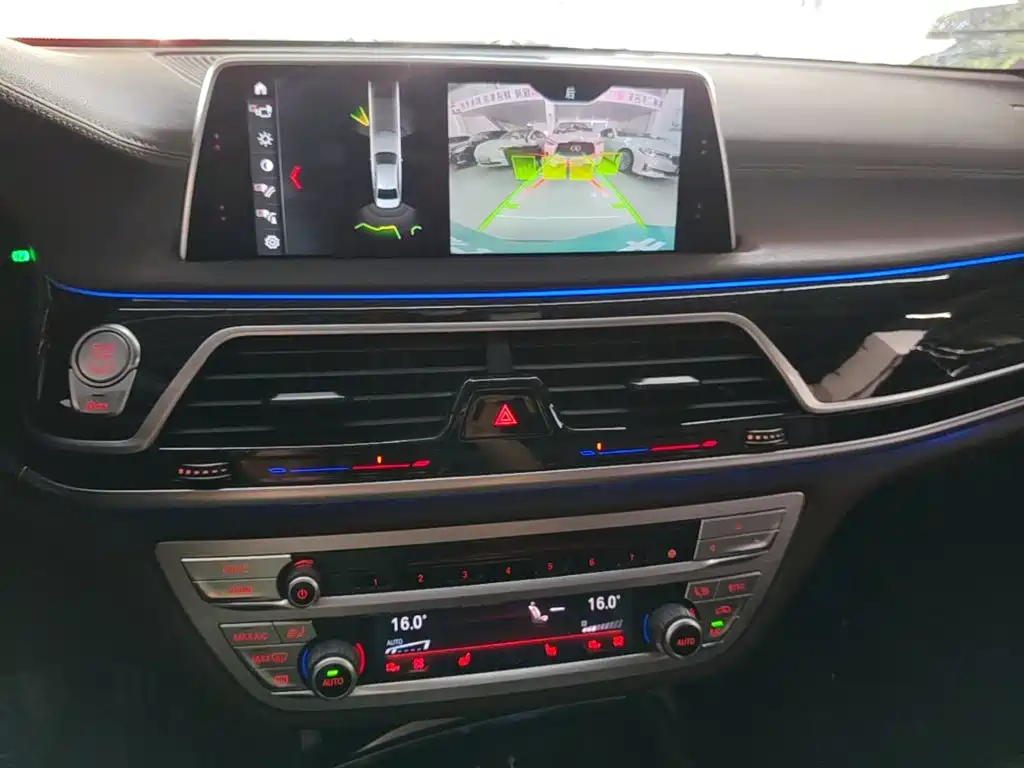BMW 7 Series — миниатюра 13