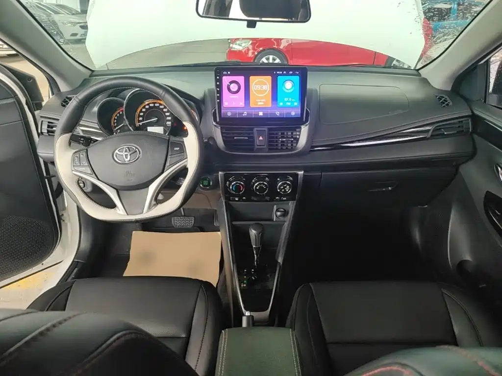 Toyota Yaris L — миниатюра 10