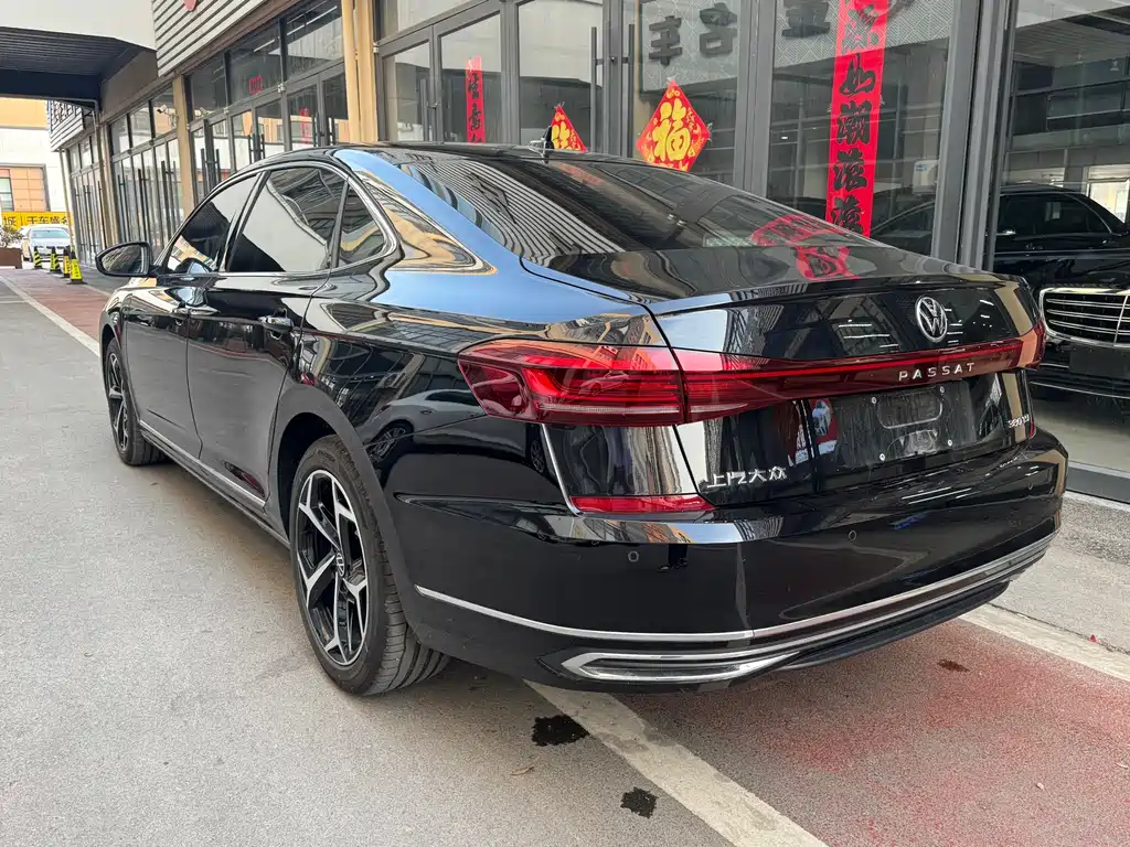 Volkswagen Passat 2025 380TSI
