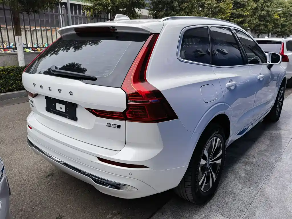 Volvo XC60 2024 B5 Luxury