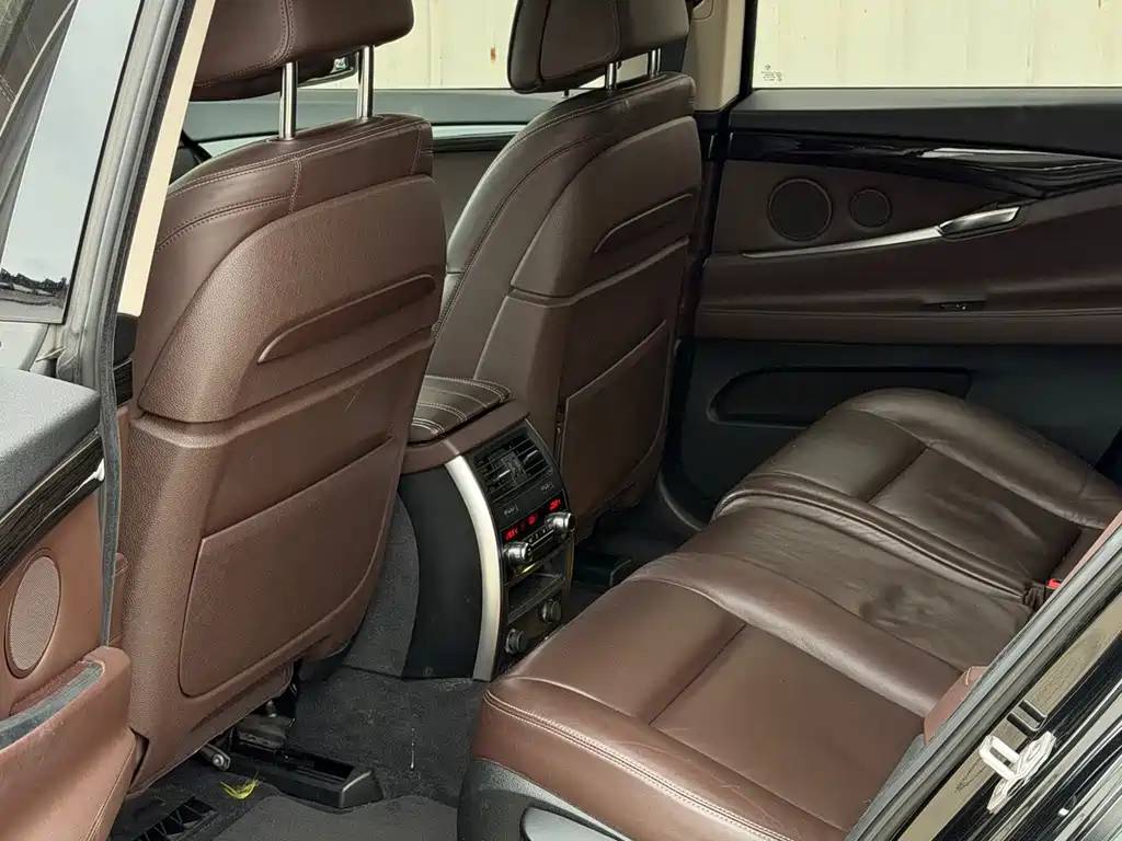 BMW 5 Series GT — миниатюра 7