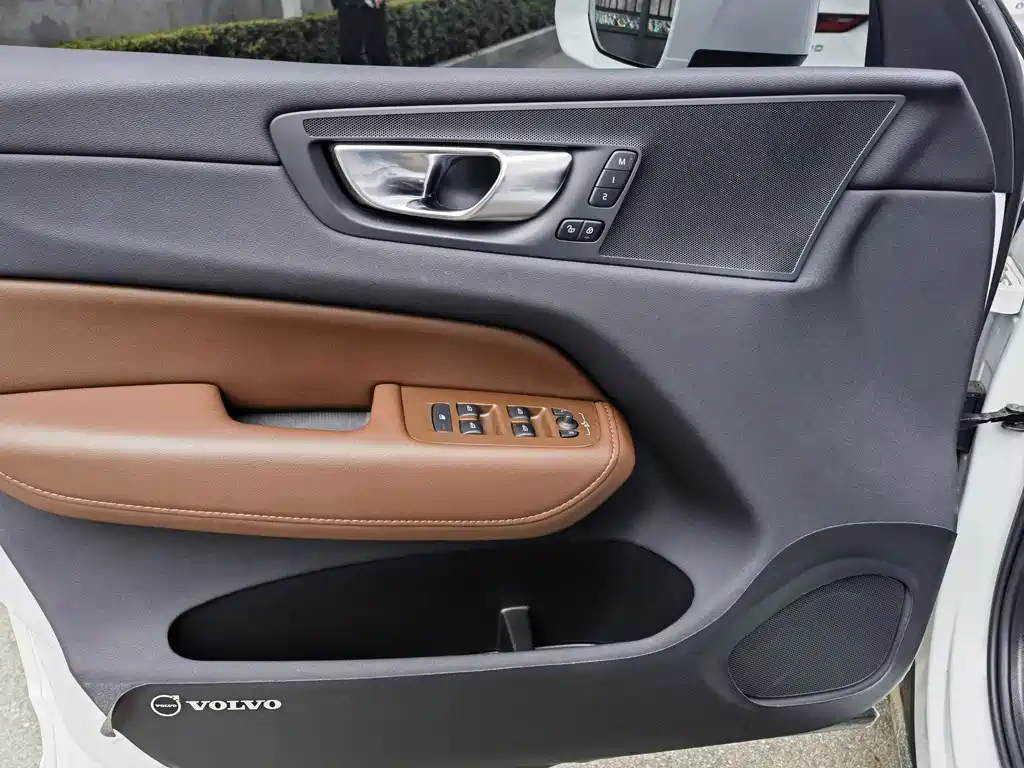 Volvo XC60 2024 B5 Luxury