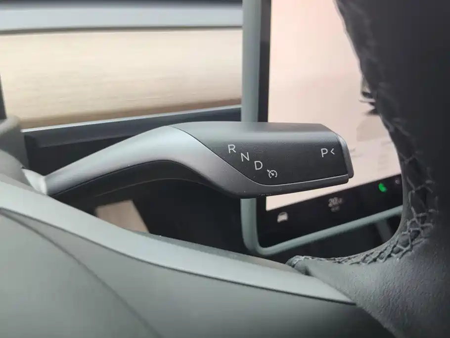 Tesla Model 3 — миниатюра 16