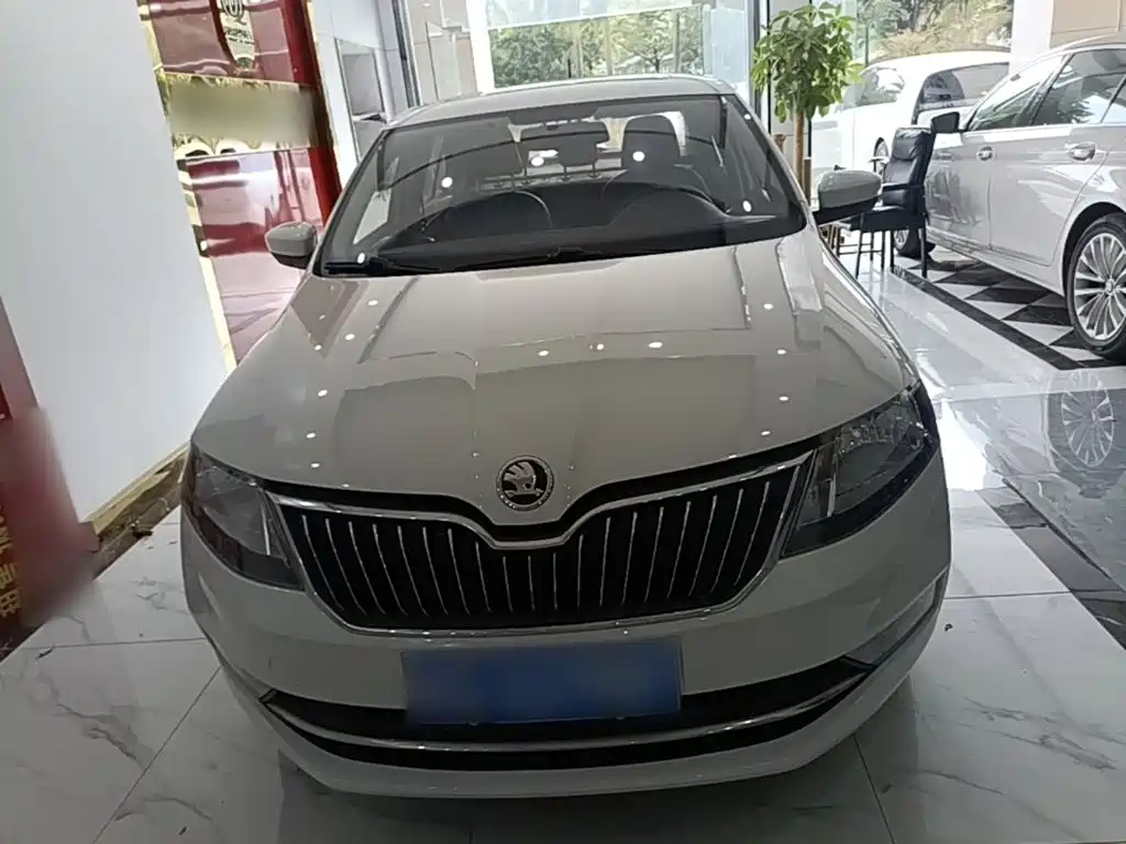 Skoda Rapid — миниатюра 3