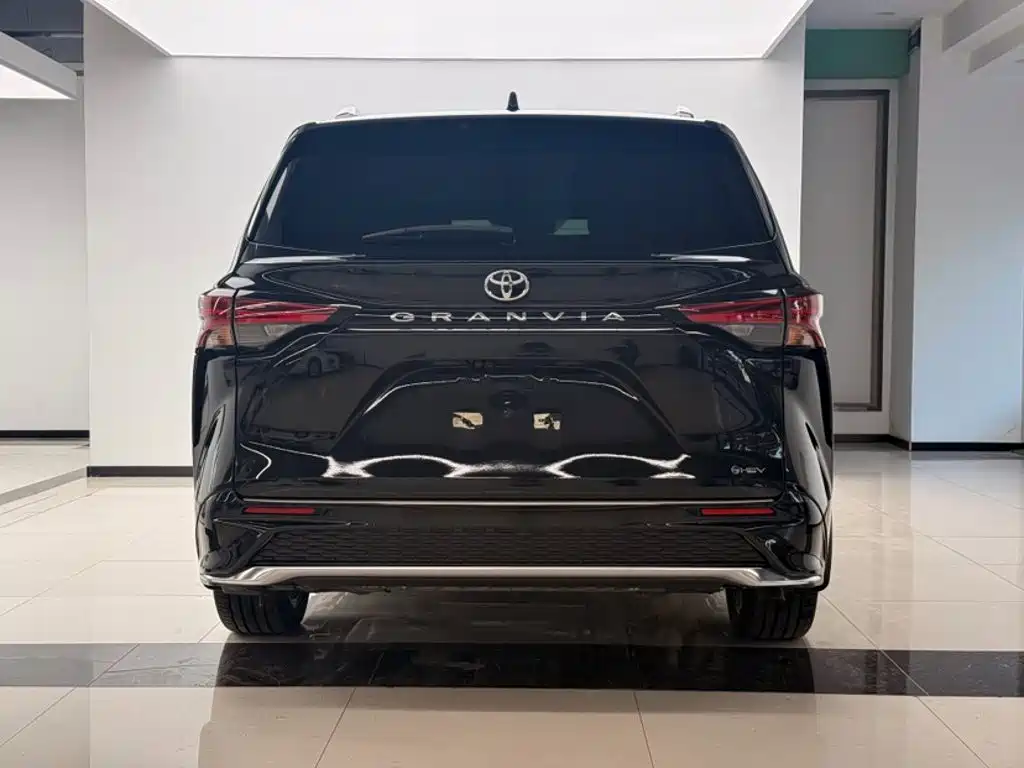 Toyota Granvia — миниатюра 11
