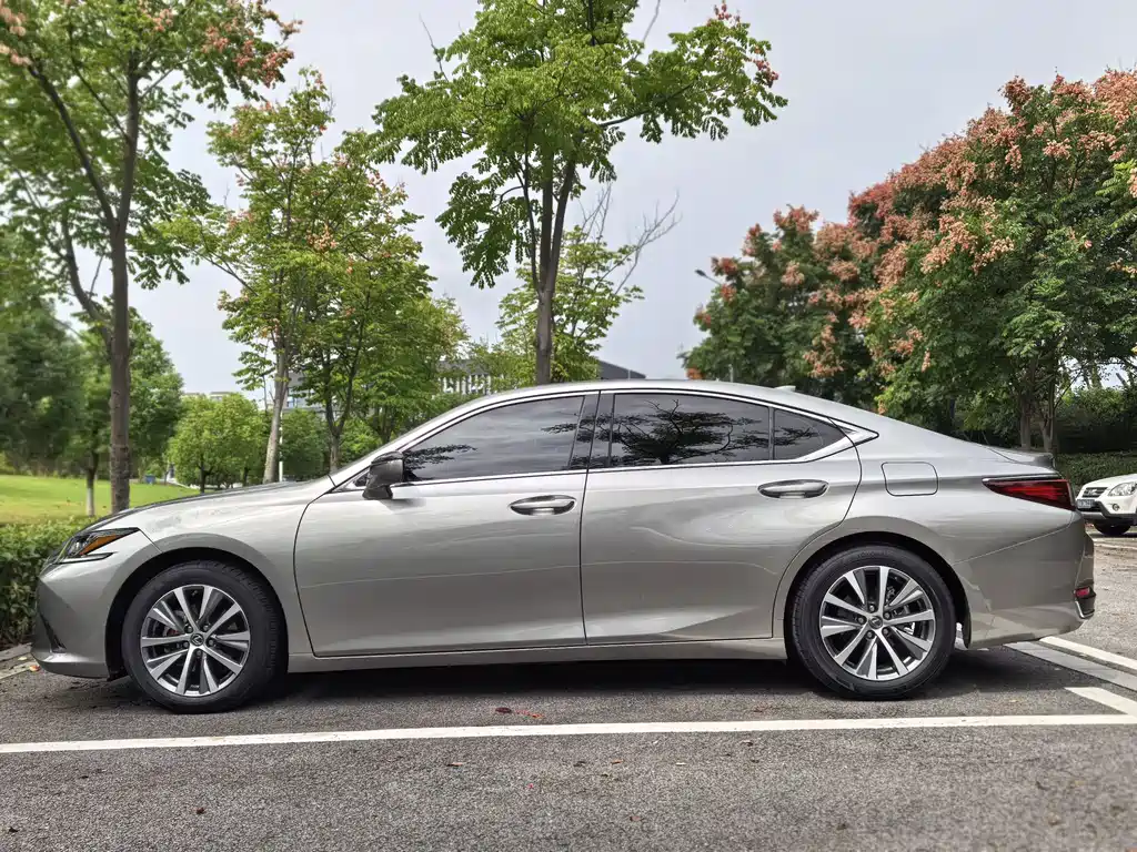 Lexus ES — миниатюра 21