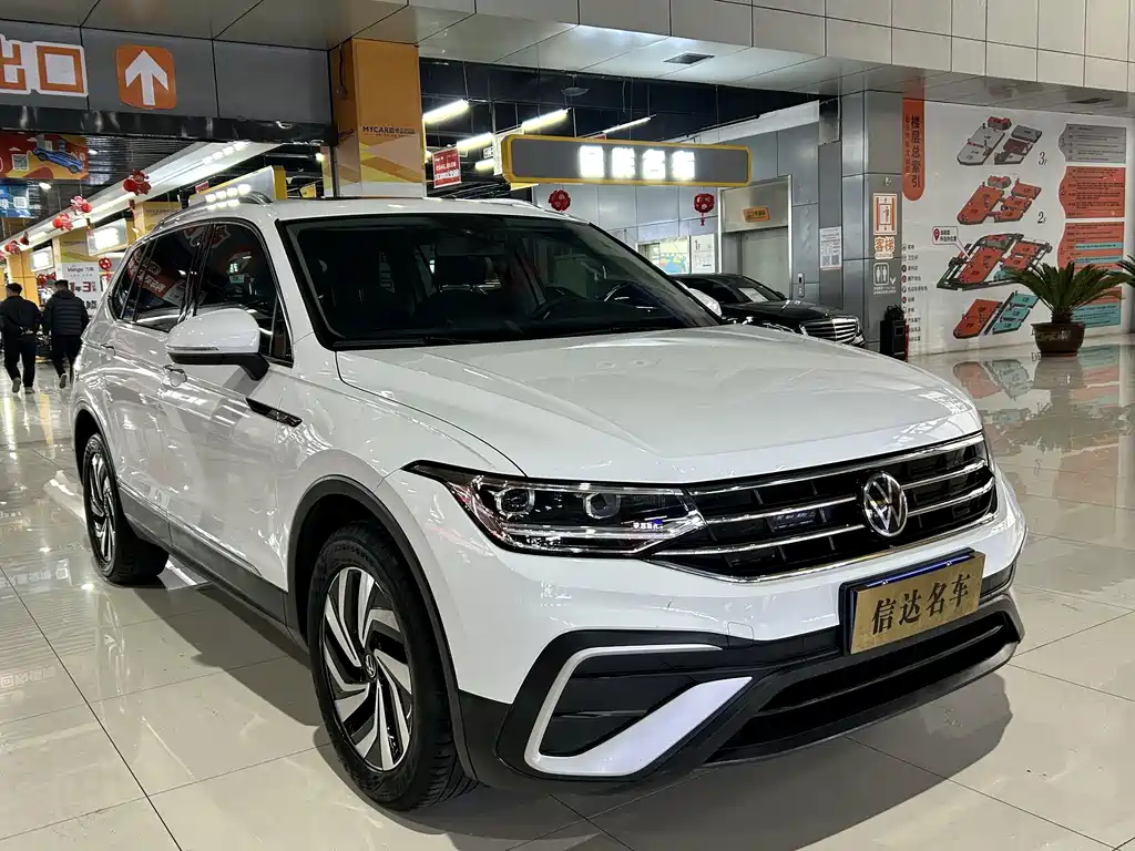 Volkswagen Tiguan L L 2023 330TSI AT Smart