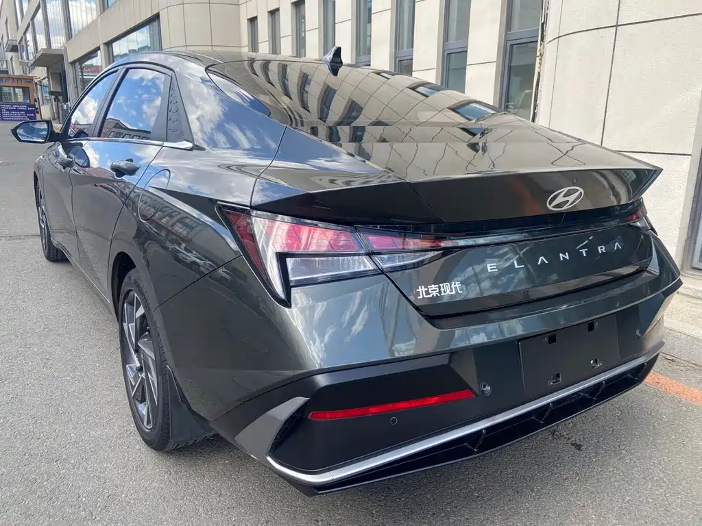 Hyundai Elantra — миниатюра 17