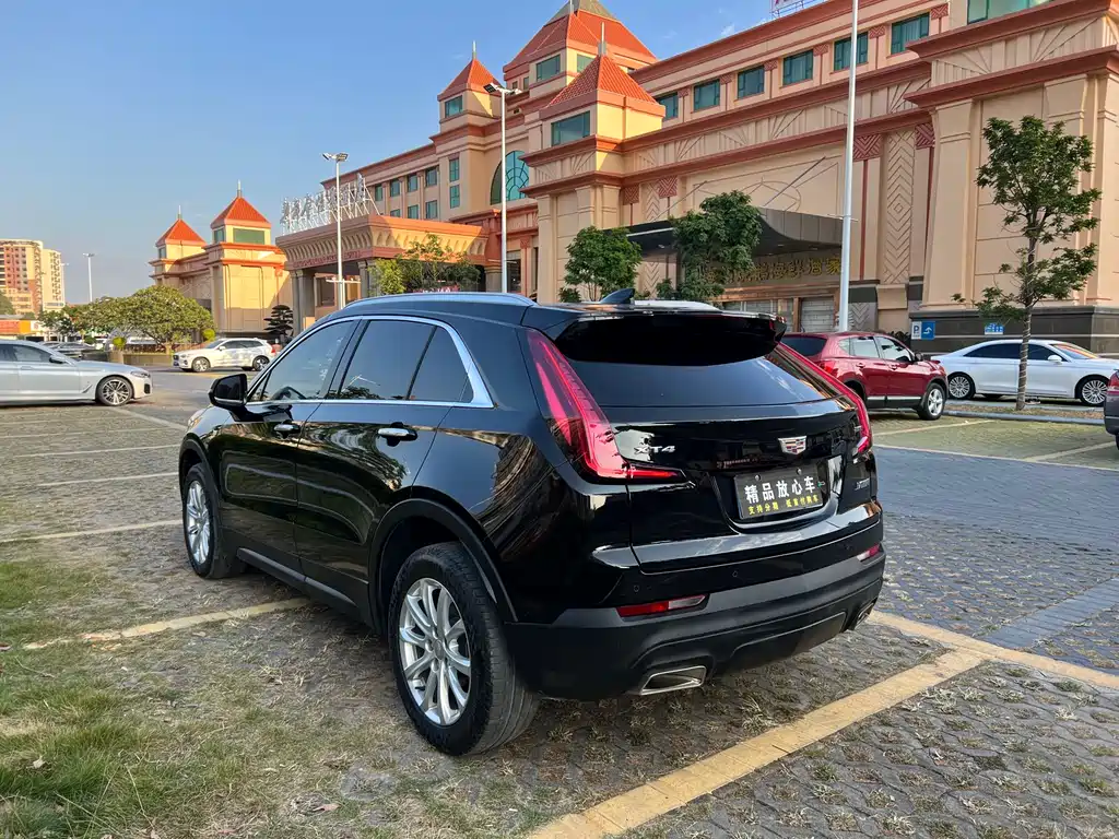 CADILLAC XT4