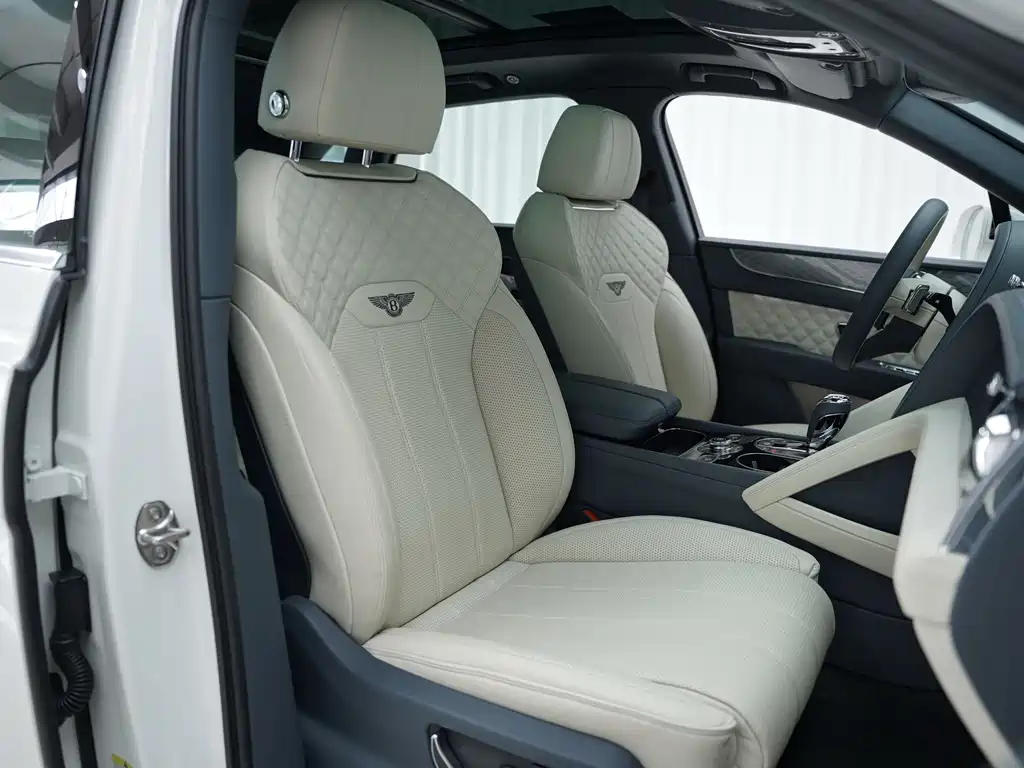Bentley Bentayga — миниатюра 11