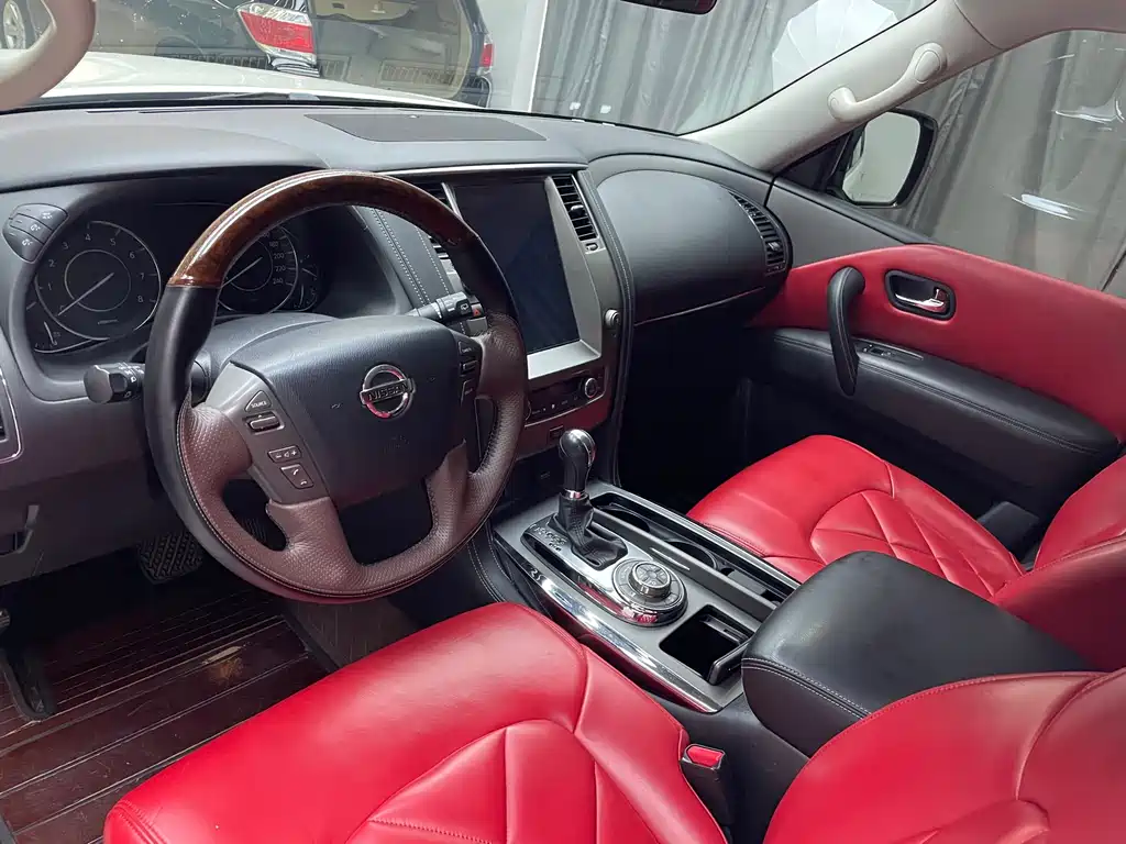 Nissan Patrol 2017 4.0L AT