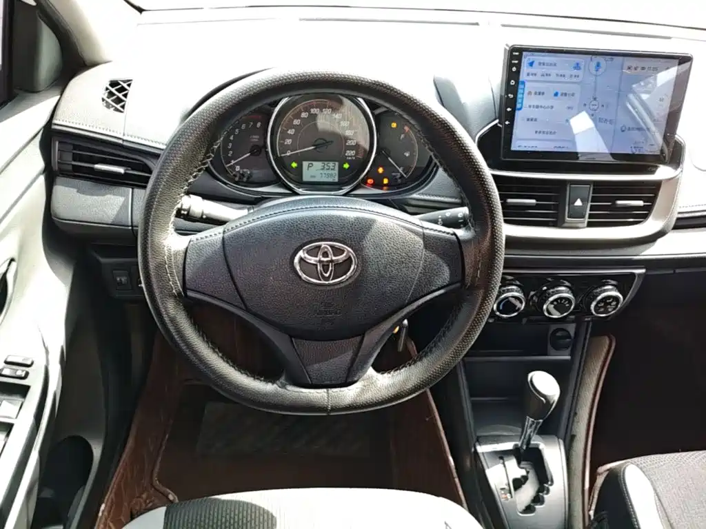 Toyota Yaris L — миниатюра 11