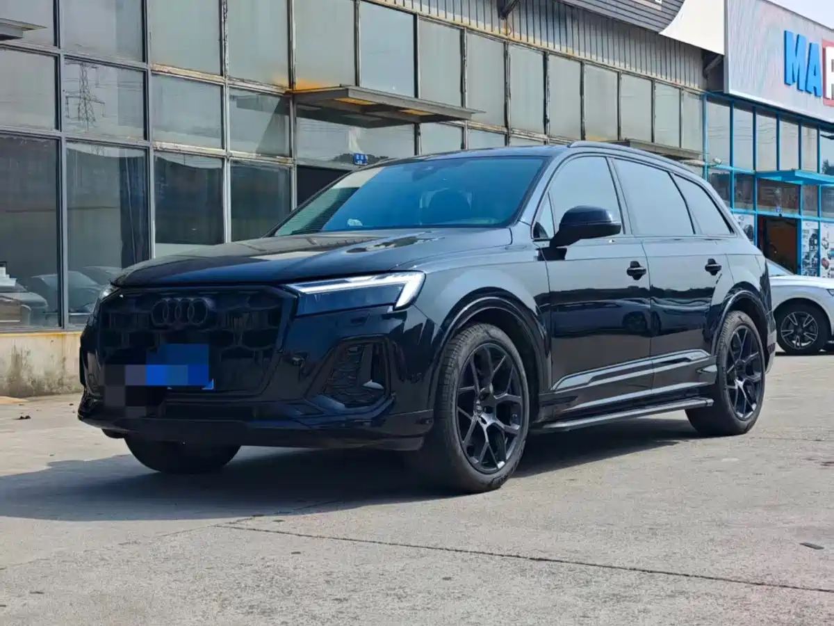 奥迪Q7 2025款 45 TFSI quattro S line黑武士型 2025