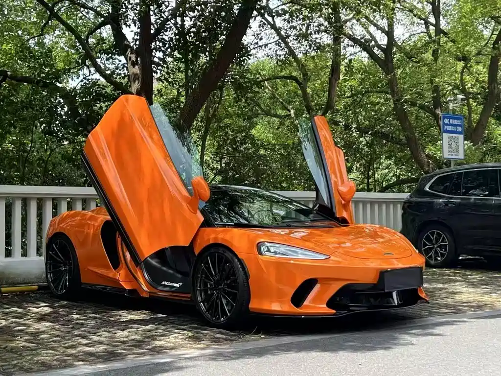 MCLAREN GT