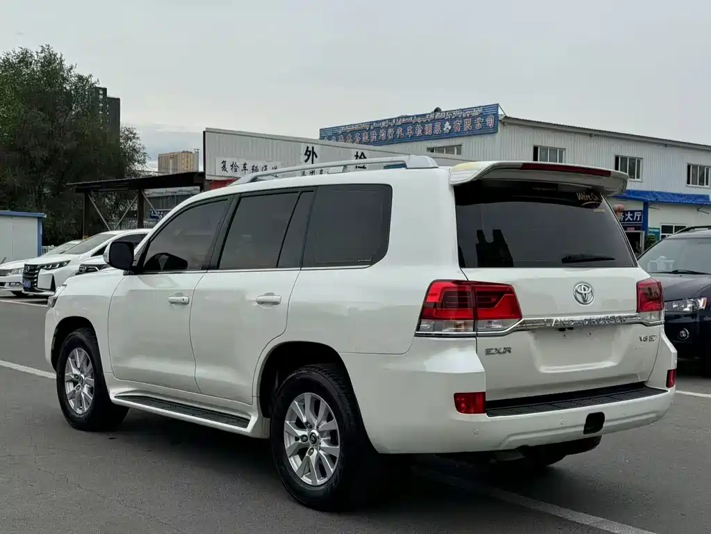 Toyota Land Cruiser 2016 5.7L AT