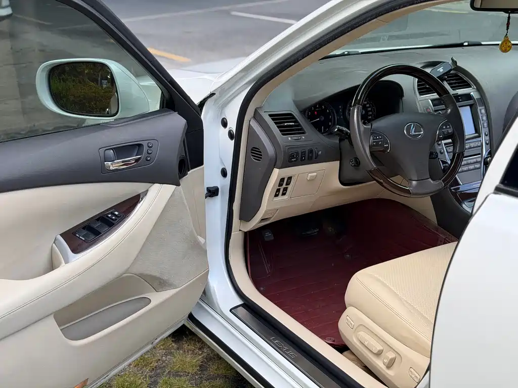 Lexus ES — миниатюра 9