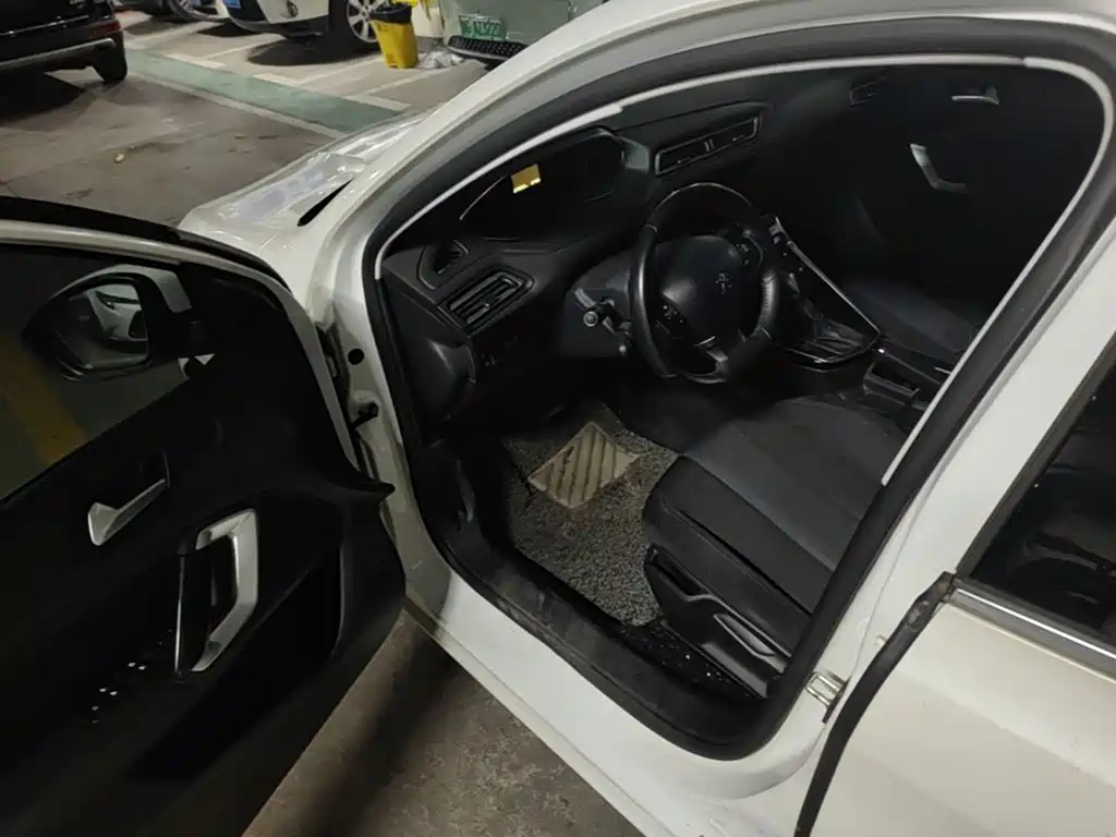 Peugeot 308 — миниатюра 12