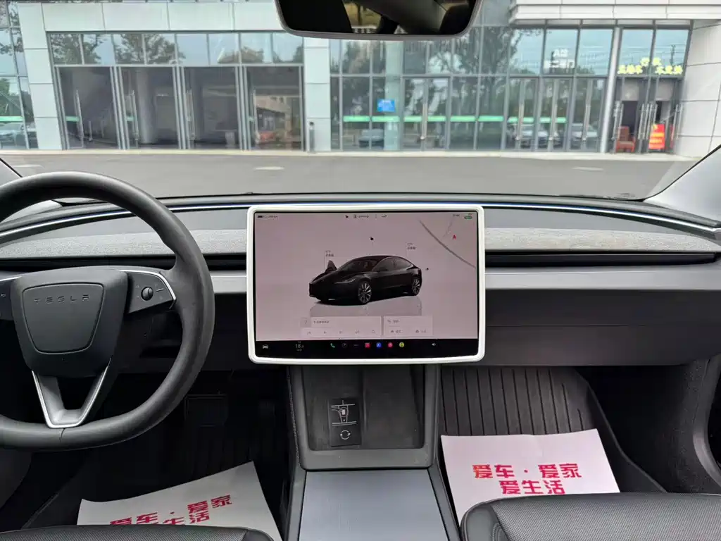 Tesla Model 3 — миниатюра 18