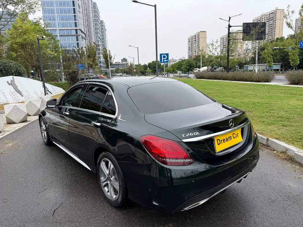 Mercedes-Benz C-Class — миниатюра 6