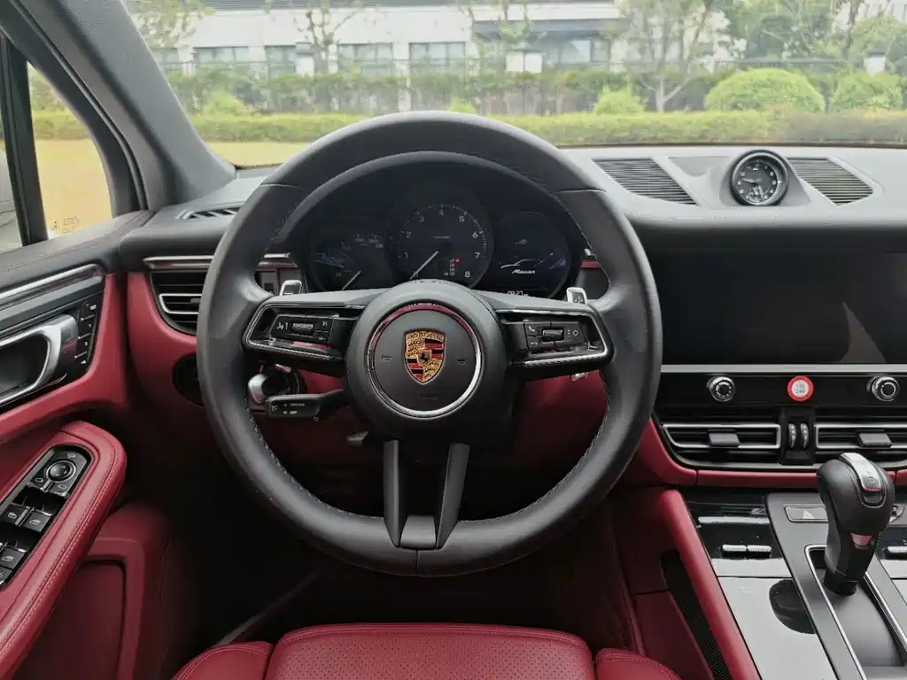 Porsche Macan — миниатюра 13