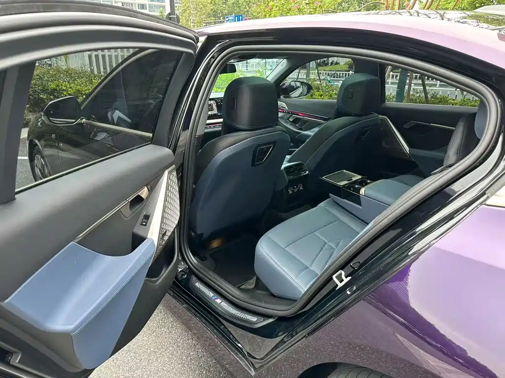 BMW 5 Series — миниатюра 4
