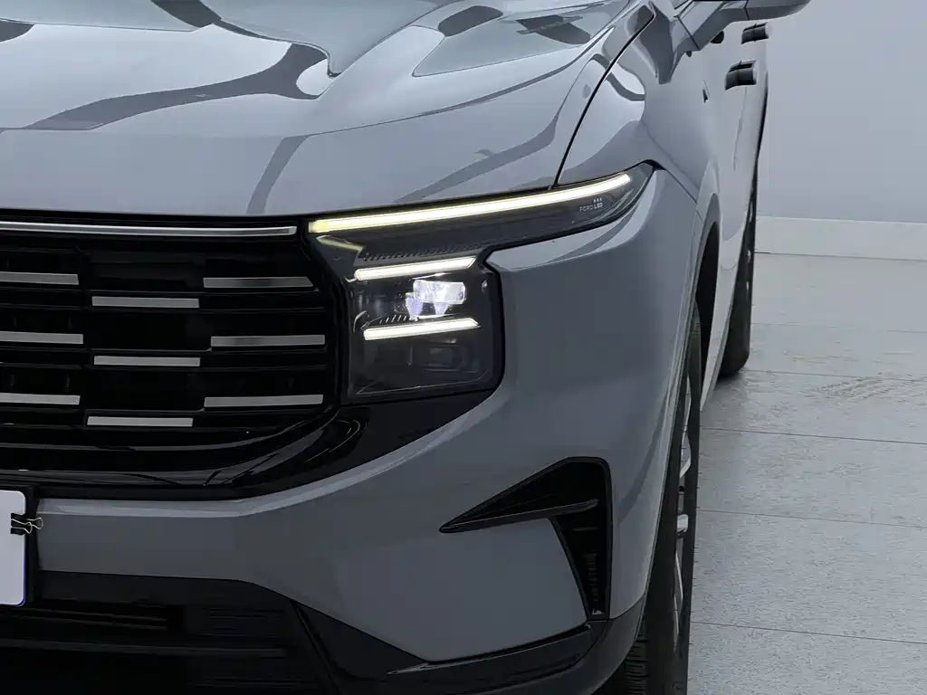 Ford Edge 2023 L 2.0T EcoBoost мест Luxury