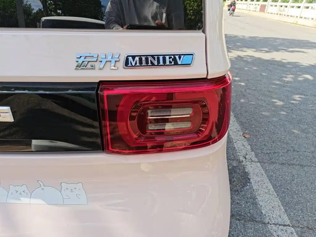 Wuling MINIEV — миниатюра 8
