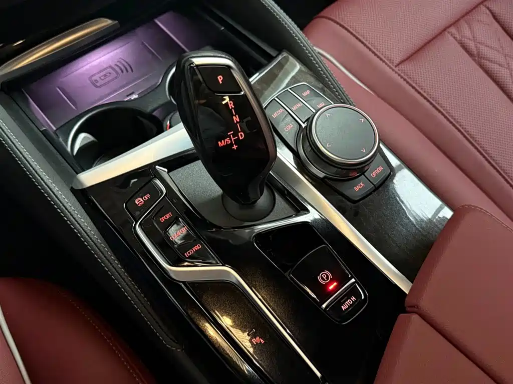 BMW 5 Series — миниатюра 10