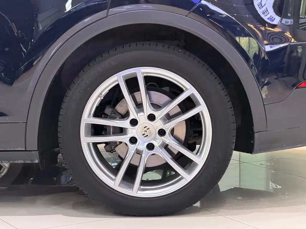 Porsche Cayenne — миниатюра 9