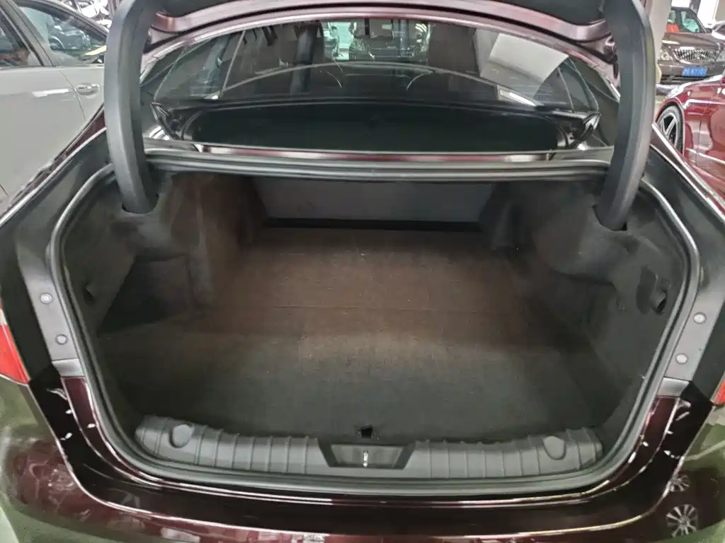 Jaguar XFL — миниатюра 4