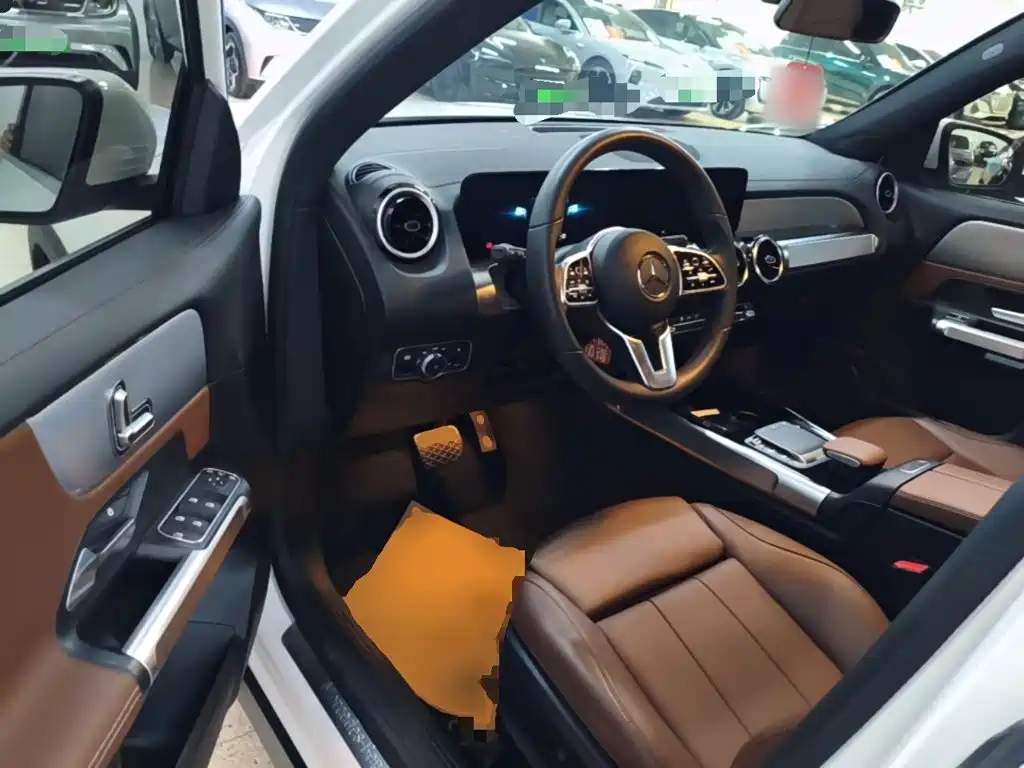 Mercedes-Benz GLB — миниатюра 16