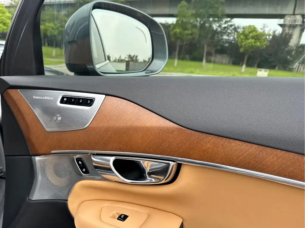 Volvo XC90 — миниатюра 20