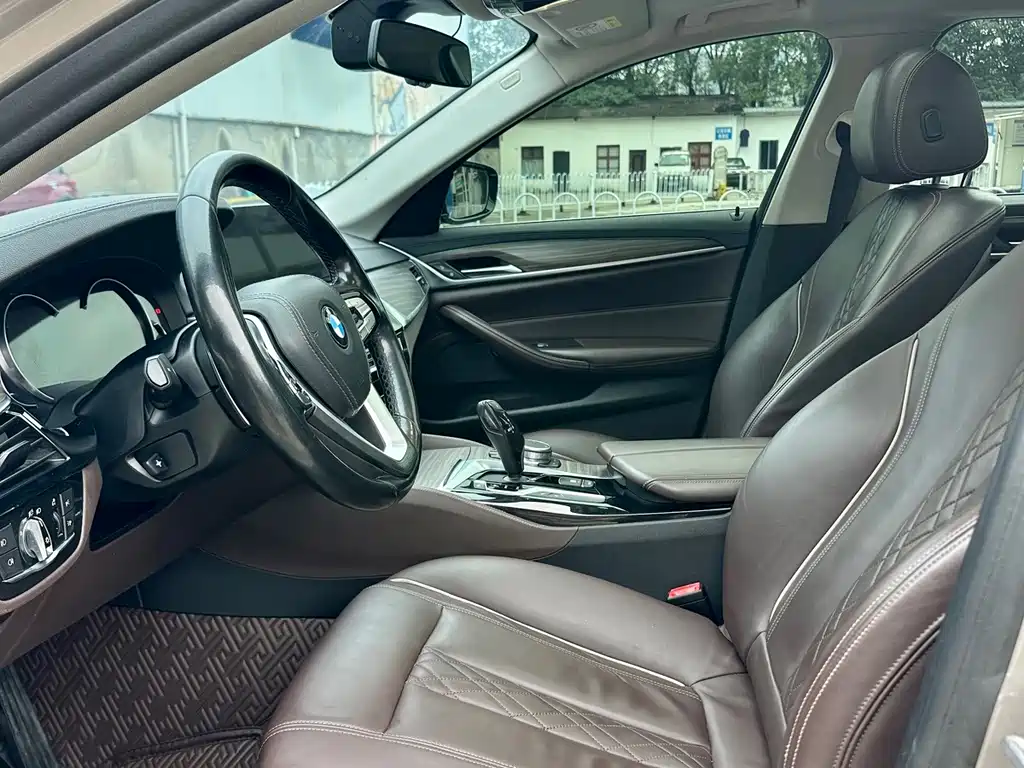 BMW 5 Series — миниатюра 7