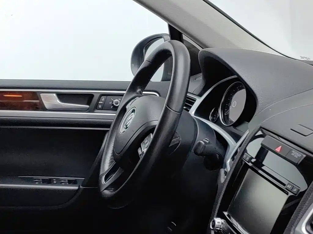 Volkswagen Touareg — миниатюра 22