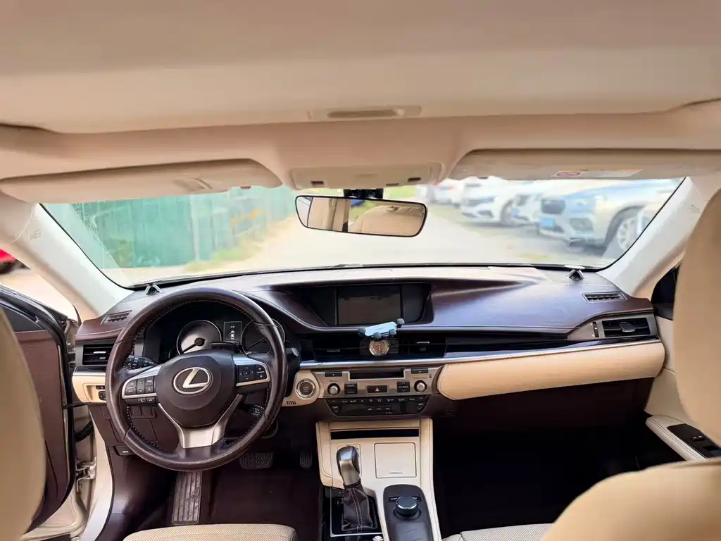 Lexus ES — миниатюра 9