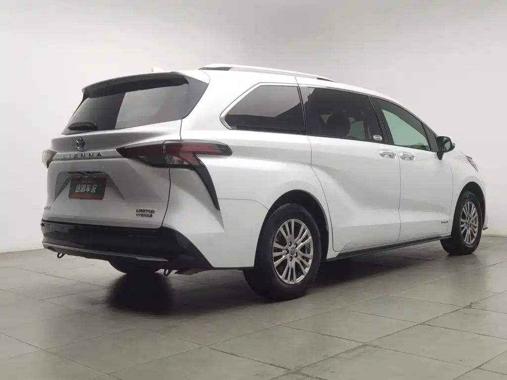 Toyota Sienna — миниатюра 2