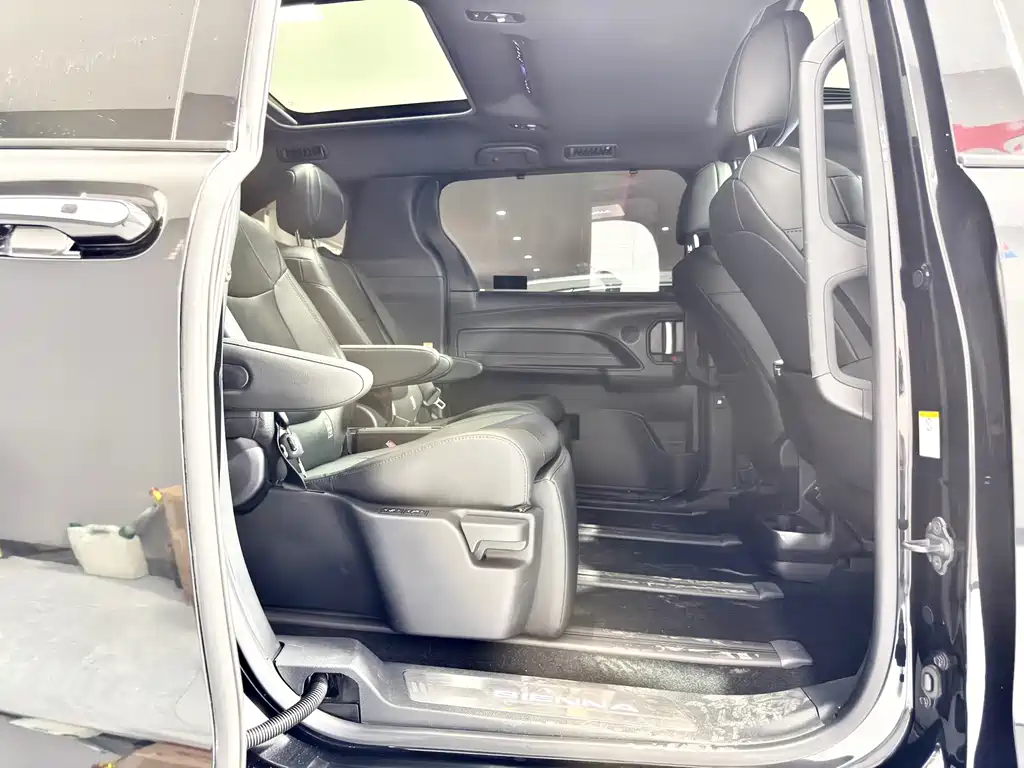 Toyota Sienna — миниатюра 11