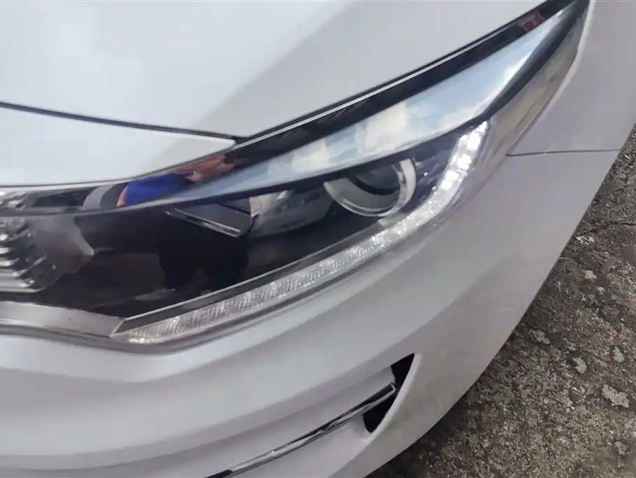Kia K5 2016 2.0L AT LUX