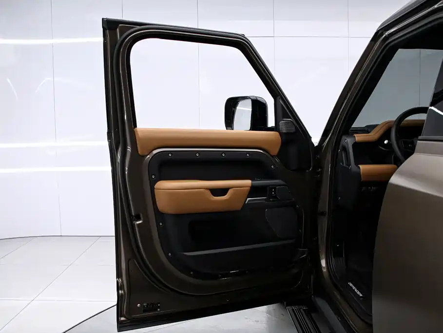 Land Rover Defender — миниатюра 12